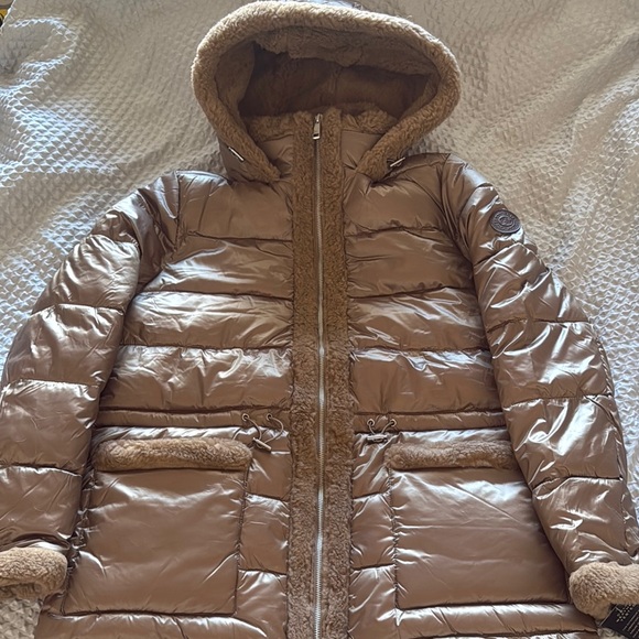 Ralph Lauren Jackets & Blazers - NWT Ralph Lauren Women’s Gold Puffer Jacket with Fur - Size Medium